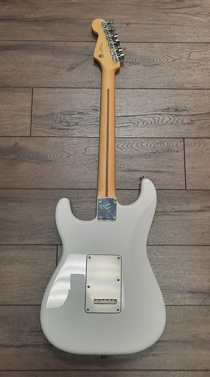 ギター Fender Player Stratocaster Polar White Amazon.com: Fender Player Stratocaster SSS Electric Guitar