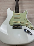Fender Custom Shop 1964 Stratocaster Journeyman Relic - Aged Olympic White (CZ573761)